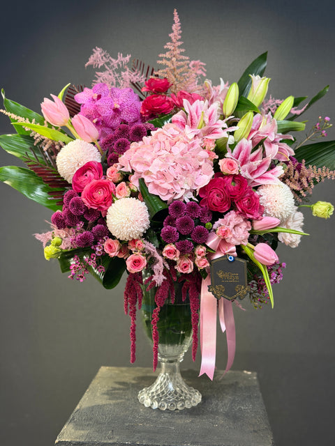 Rosé Éclat | Lüks Cam Vazoda Özel Çiçek Aranjmanı