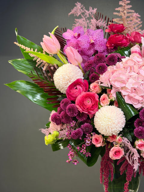 Rosé Éclat | Lüks Cam Vazoda Özel Çiçek Aranjmanı