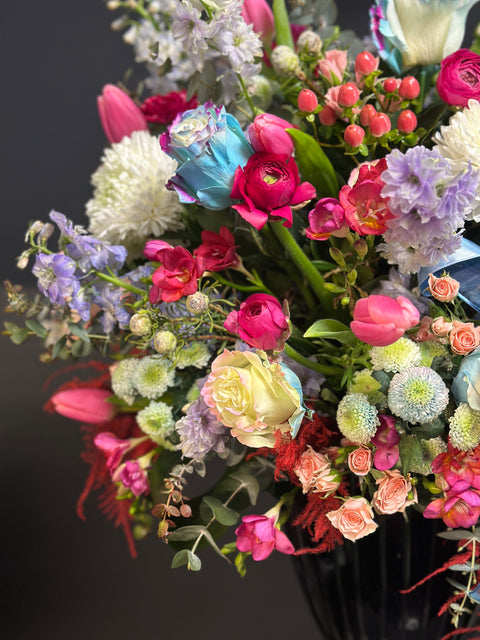 Aurora Luxe – Siyah Vazoda Renkli Premium Lüks Aranjman