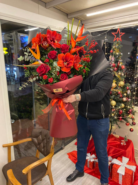 Scarlet Flame – Kırmızının Ateşiyle Hazırlanmış Premium Yılbaşı Buketi