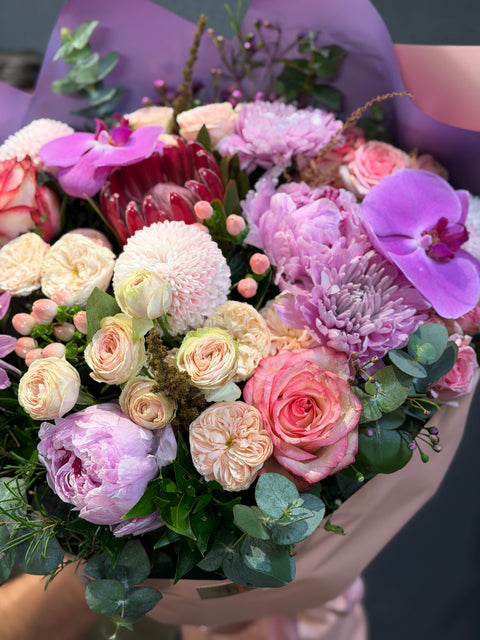 Rosé Élixir – Premium Pembe & Lila Çiçek Buketi