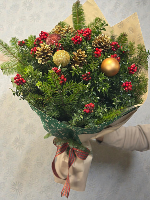 Kokina ve Yılbaşı Topları Buketi