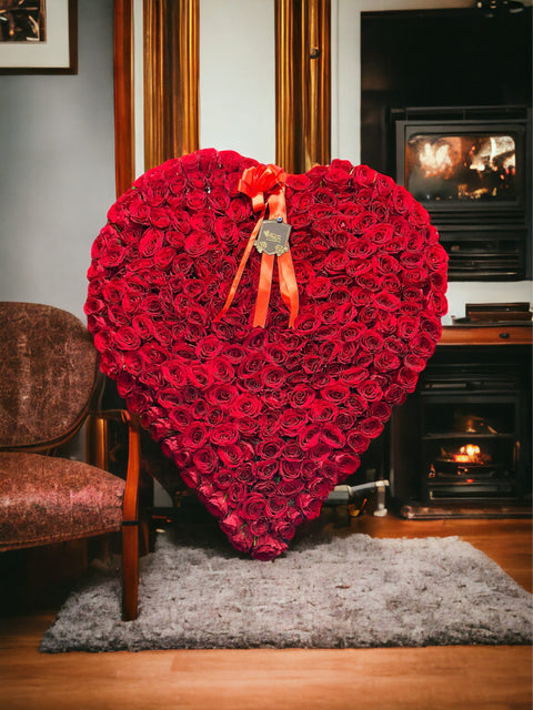 Giant Heart Amour 300 Roses