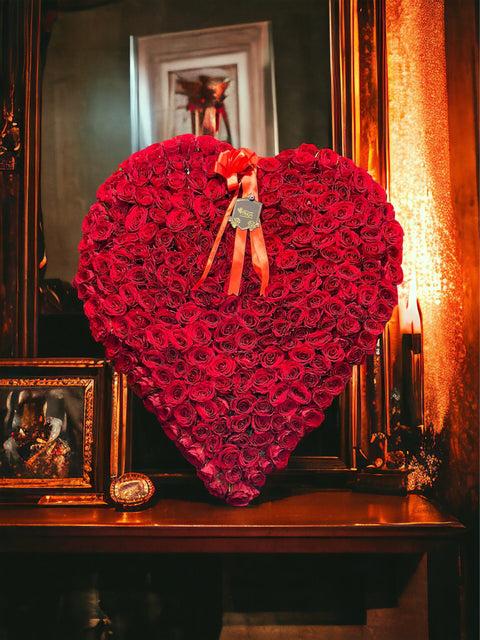 Giant Heart Amour 300 Roses