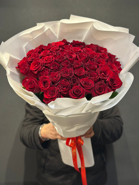 51 Kırmızı Gül Buketi – Zamansız Aşkın En Saf Hali