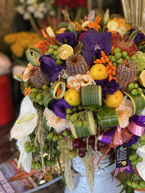 Grapes in flowers (Fruity Arrangement)